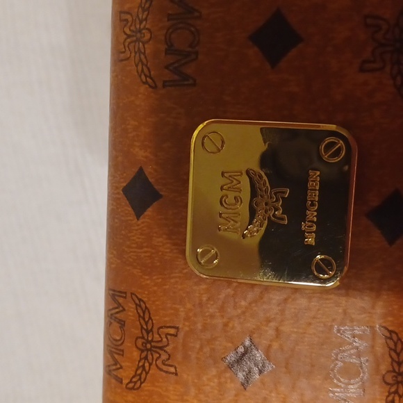 COPY - MCM case - Picture 3 of 3